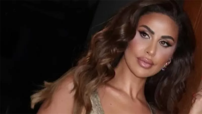 تفاصيل فستان مي سليم الذهبي الذي أشعل منصات التواصل الاجتماعي بموضة 2026