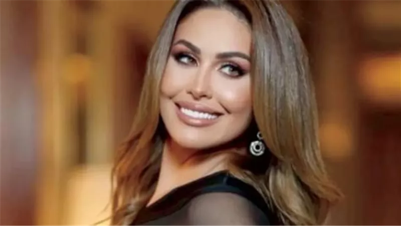 قصة الفستان الذهبي الذي اختارته مي سليم ليبرز قوامها المتناسق وجاذبيتها