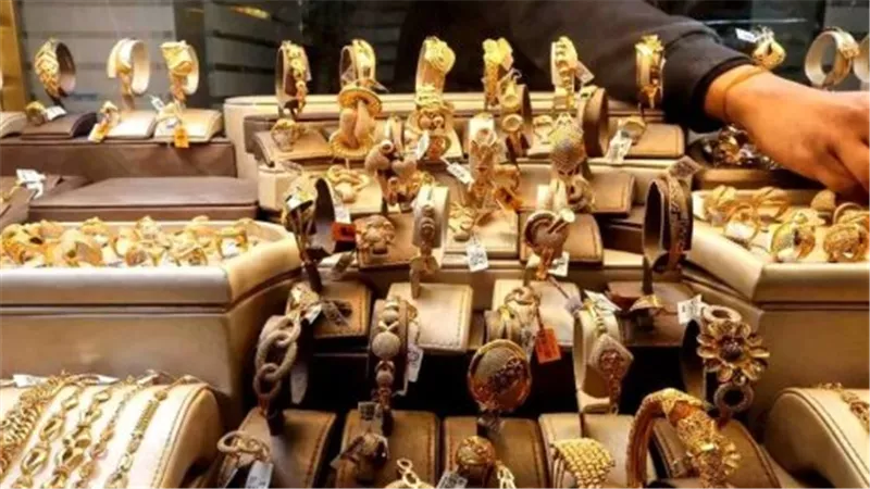 تراجع الأونصة عالميًا واستقرار محلي.. تحديث أسعار الذهب اليوم في مصر