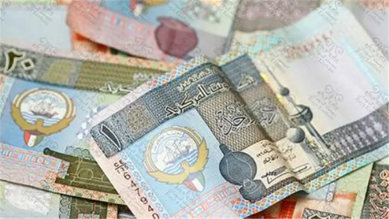 توقعات سعر الدينار الكويتي مقابل الجنيه المصري وتأثير التحويلات الخليجية على السوق