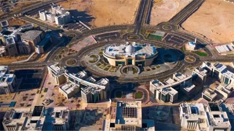 دليل القبول في جامعة الجلالة: التخصصات والمنح الدراسية وكيفية التقديم عبر الموقع الرسمي