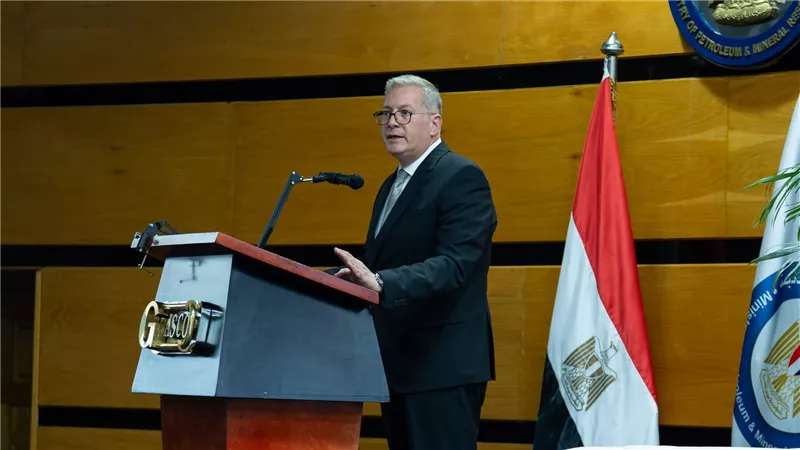 المرأة طاقة تقود المستقبل: وزير البترول يؤكد أن تمكين المرأة ركيزة أساسية لتطوير القطاع