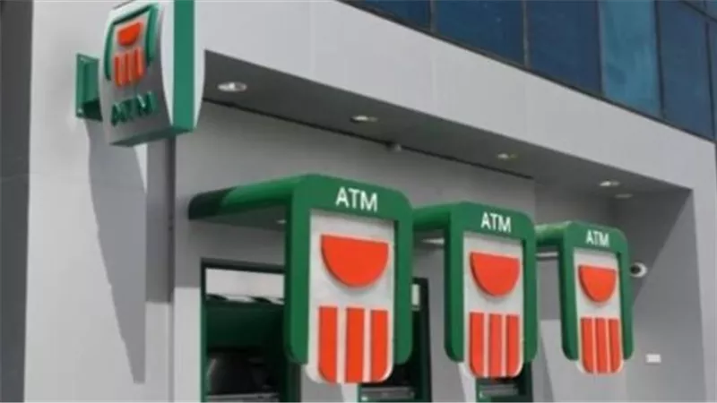 رسوم السحب النقدي ومواعيد العمل.. دليلك للتعامل مع ماكينات ATM وفروع البنوك