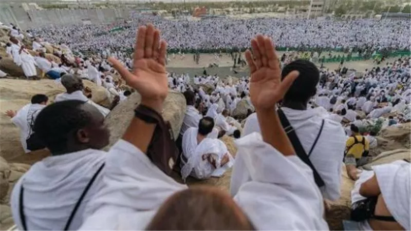توقيت صيام يوم عرفة 2026 وفضل الجائزة الكبرى لغير الحجاج في خير أيام الدنيا