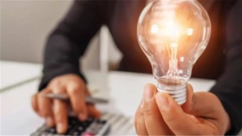 دليلك الشامل لترشيد استهلاك الكهرباء 2026 وخفض فاتورتك بنسبة 50%