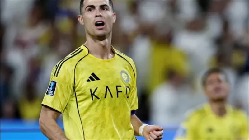 شاهد.. رونالدو يغيب عن مراسم التتويج والجبالي أفضل لاعب في دوري أبطال آسيا 2