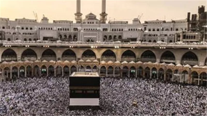 آداب دخول مكة المكرمة وطواف القدوم والصفة الشرعية للطواف حول الكعبة المشرفة