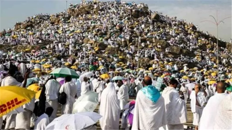وقفة عرفات الثلاثاء 26 مايو: الركن الأعظم للحج ومواعيد الإجازات المقررة رسميًا