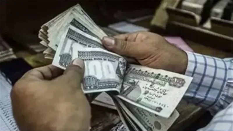 الانعكاسات الاجتماعية والاقتصادية لقرار تبكير الصرف في الأسواق المصرية