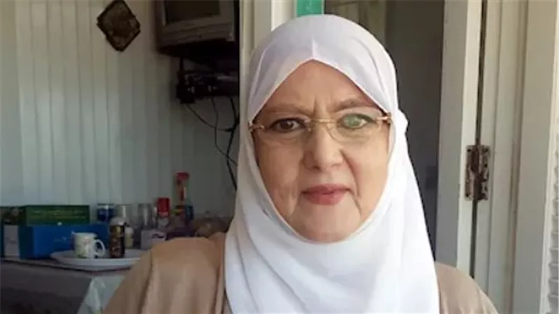 أول تعليق من شمس البارودي عقب قرصنة صفحتها الرسمية: ابنتي منعتني من حذف المنشور