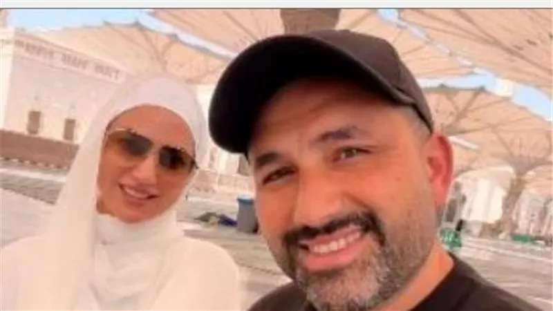 صور النجمة درة من المدينة المنورة تشعل منصات التواصل الاجتماعي قبل التوجه لمكة