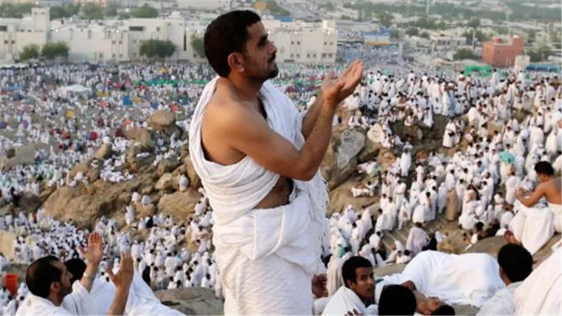 بالفيديو والصور: أجواء السكينة والاطمئنان في مخيمات الحجاج المصريين