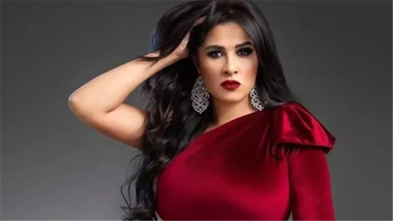 من الروحانيات إلى السينما: ياسمين عبد العزيز تتصدر التريند بحجها ومشروعها الجديد