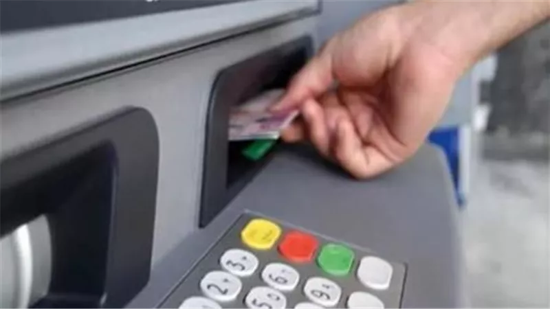 قبل السفر للعيد.. كل ما تريد معرفته عن مواعيد عمل البنوك وأرصدة الـ ATM