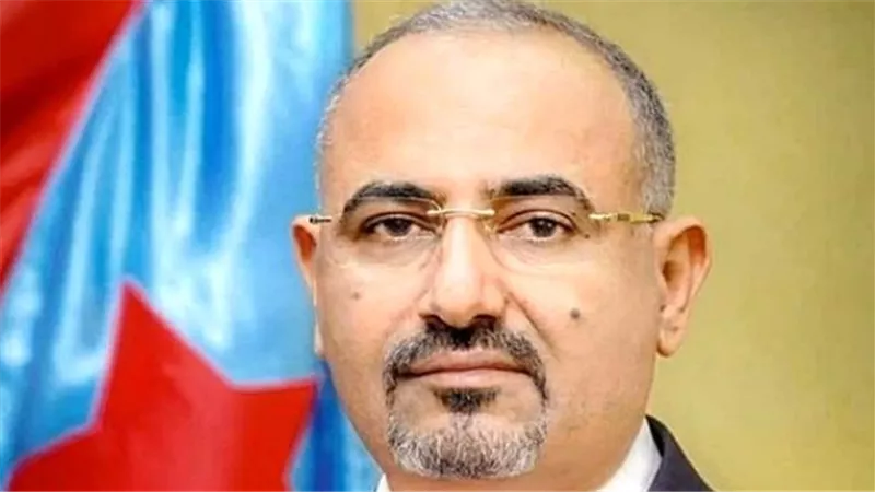 اللواء عيدروس الزبيدي: القيادة التي تسكن وجدان الشعب بعيدًا عن صخب الساحات