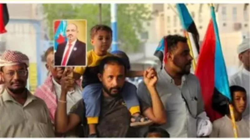 شعبية اللواء الزبيدي تتجلى في كريتر: ردود فعل غاضبة ترفض المساس برموز الجنوب