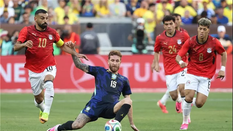 مدرب البرازيل السابق يشيد بلاعب منتخب مصر: قدم أداءً رائعًا.. ومحمد صلاح أسطورة