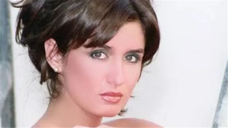 غادة عادل تروي تفاصيل أصعب تجربة صحية واجهتها بسبب هوس التجميل