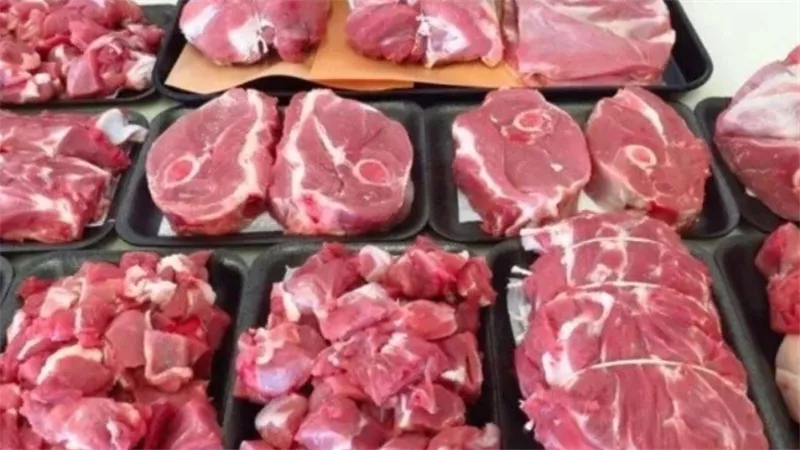 استقرار في أسعار اللحوم بالأسواق المصرية اليوم.. تعرف على الفروقات بين الكندوز والضأن