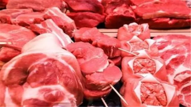 لماذا تختلف أسعار اللحوم بين الأسواق والمنافذ الحكومية؟ تفاصيل الأسعار اليوم
