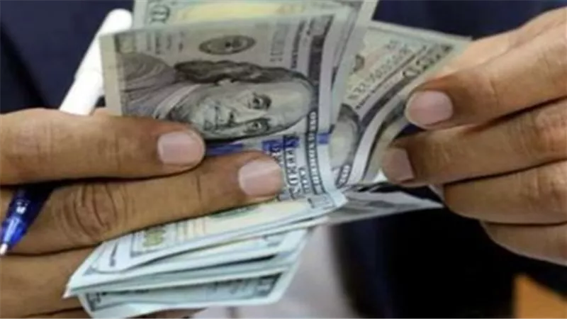 متابعة حصرية لأسعار الصرف: الدولار يتراجع في البنك التجاري والأهلي