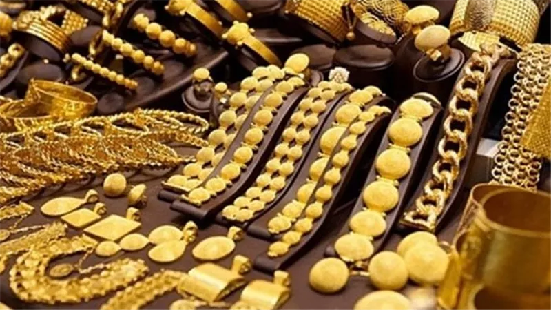 الذهب في مصر اليوم: انهيار متواصل وتوقعات بهبوط الأونصة عالميًا