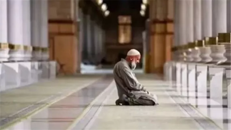 دليل المسلم اليومي: مواقيت الصلاة في القاهرة والإسكندرية والعريش