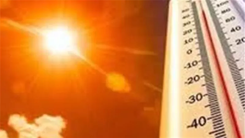 توقعات طقس الخميس: نشاط للرياح وفرص ضعيفة لأمطار خفيفة بالسواحل
