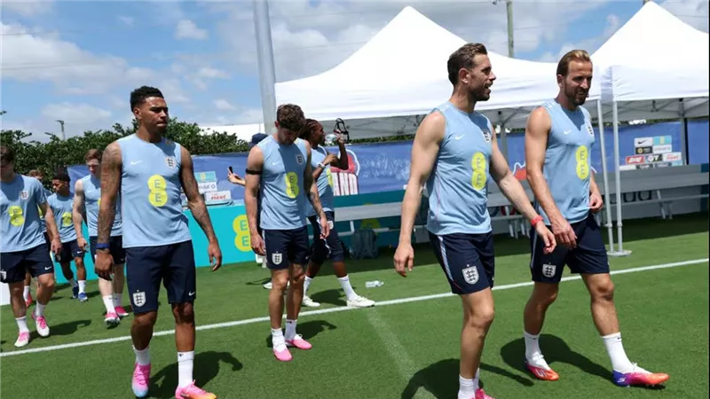 زلزال قوي يضرب معسكر منتخب إنجلترا في أمريكا قبل كأس العالم