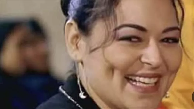 نيفين مندور: قصة فنانة اختصرت مشوارها في 