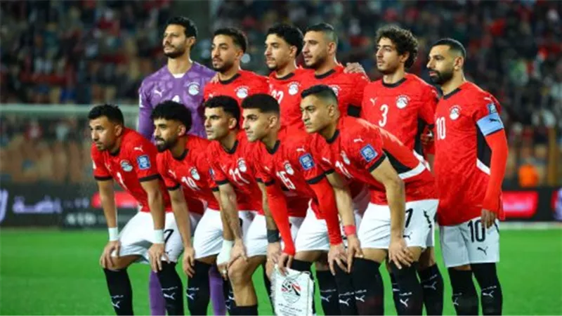 ضربة البداية تقترب.. منتخب مصر يضع اللمسات الأخيرة في استاد 