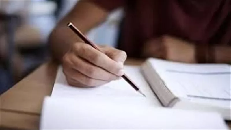دليل طلاب الثانوية العامة 2026: تفاصيل المواد غير المضافة وجدول الاختبارات النهائي