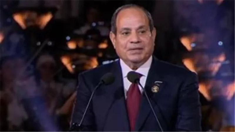 الرئيس السيسي ونظيره الفرنسي يبحثان سبل تعزيز التعاون الدولي في إيفيان