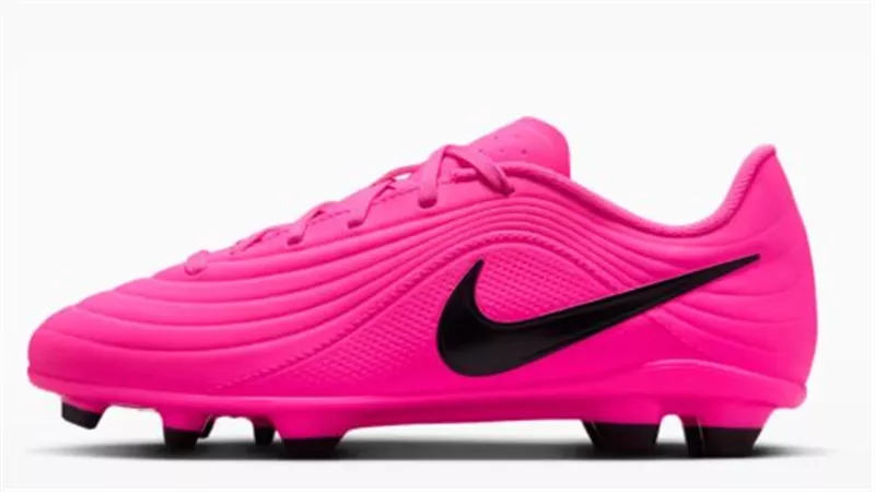 الوردي يهيمن على كأس العالم.. استراتيجية تسويقية أم موضة كروية جديدة؟