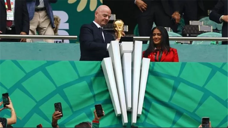 ملايين الدولارات وبصمة كربونية عالية من تنقلات إنفانتينو المكوكية في مونديال 2026
