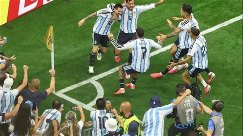 تهنئة من فيفا وبرشلونة وحفل في روساريو.. أجواء مثالية بعيد ميلاد ميسي 39