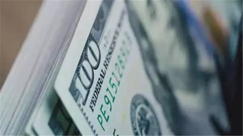 متابعة حية لأسعار العملات: الدولار في البنك المركزي والبنوك التجارية اليوم