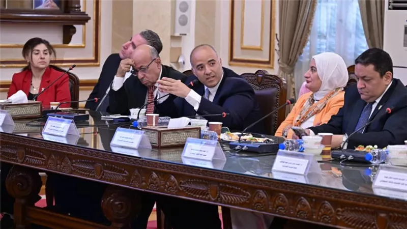 رئيس جامعة القاهرة يوجه بسرعة إعلان النتائج ويهنئ الخريجين بمناسبة نهاية الامتحانات