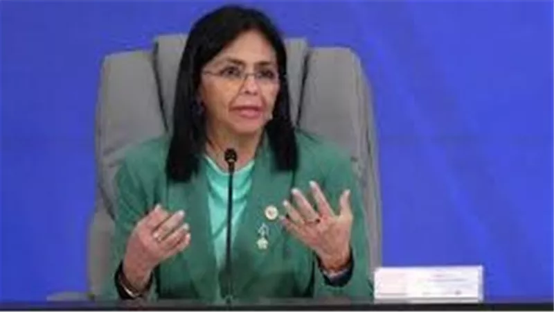 رئيسة فنزويلا تزور أكثر المناطق تضررا من الزلزال المزدوج وسط انتقادات حادة 