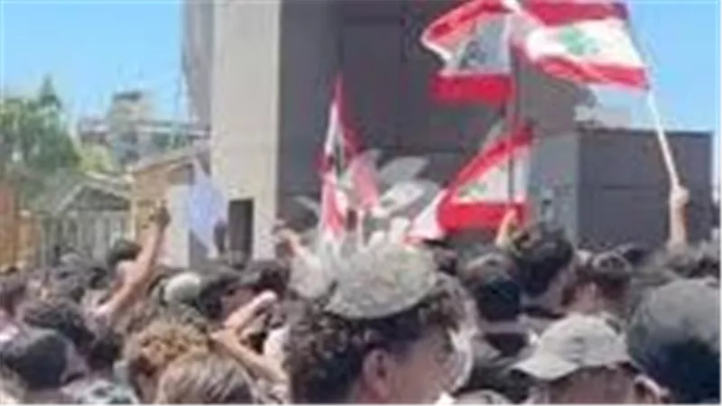 الطلاب فى لبنان يحتفلون بإلغاء امتحانات الثانوية العامة
