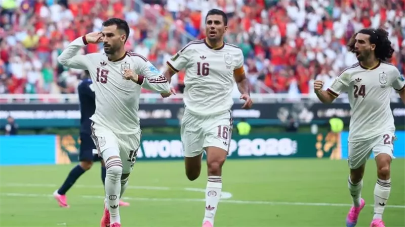 إسبانيا تُقصي أوروغواي ومقصلة بيلسا تثير ضجة كبرى بكأس العالم