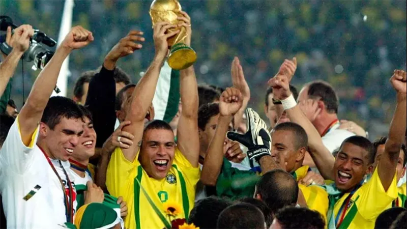 لاعب ألماني سيقص شعره على طريقة البرازيلي رونالدو في هذه الحالة