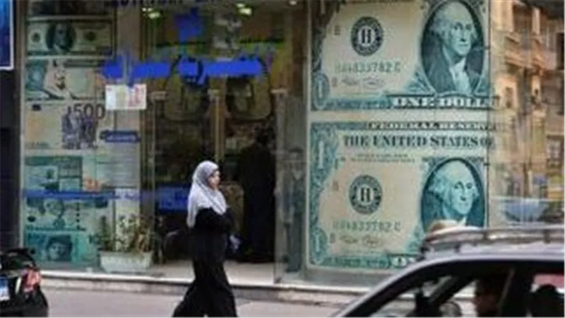 تحديثات أسعار العملات: الدولار يواصل الثبات مقابل الجنيه في التعاملات الصباحية