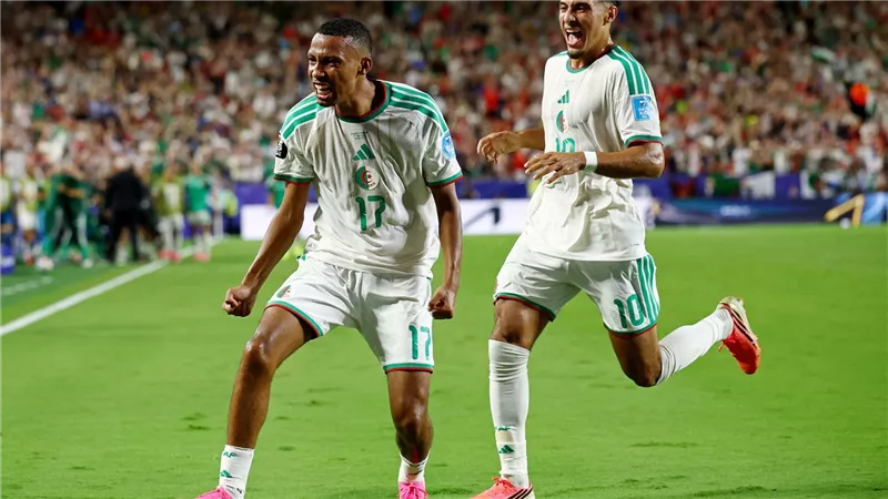 تعادل مجنون يمنح الجزائر والنمسا بطاقة التأهل إلى دور الـ32 بكأس العالم| صور