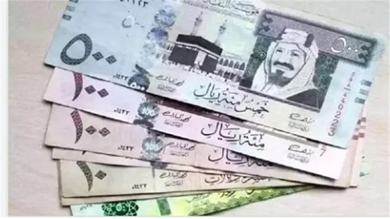 تحديثات أسعار العملات: الريال السعودي يحافظ على مستوياته في البنوك المصرية