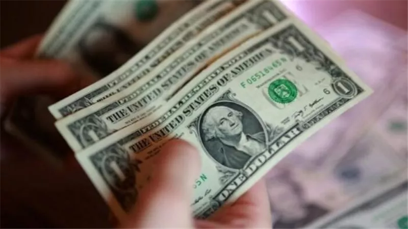 سعر الدولار في البنك الأهلي وبنك مصر اليوم: استقرار عند مستوى 49.77 للبيع