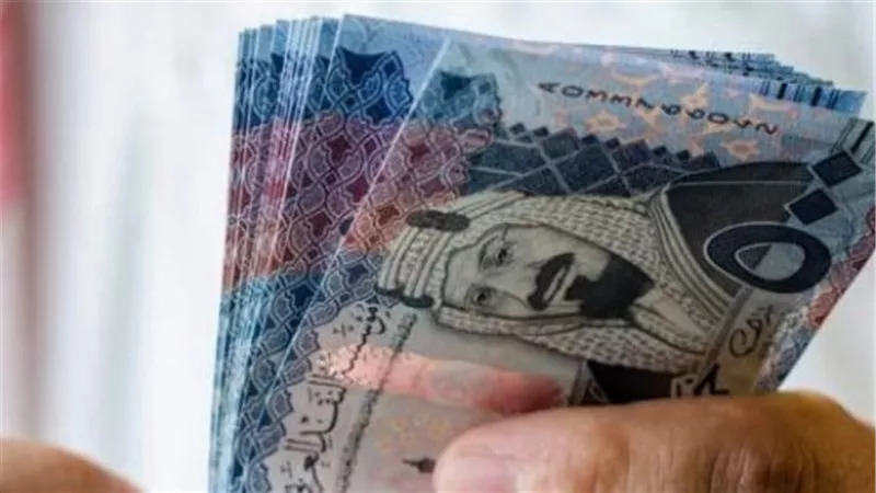 أسعار الريال السعودي اليوم: حركة العملة وتأثيرها على التعاملات البنكية