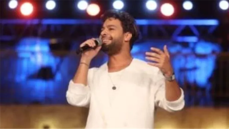 المطرب أحمد جمال يهدى منتخب مصر أغنية نستاهل الفرحة بعد التأهل التاريخي