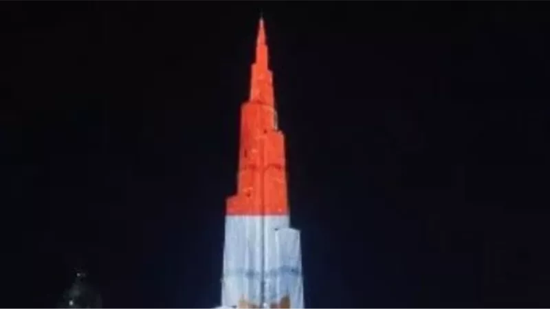 برج خليفة يضاء بعلم مصر احتفالًا بفوز المنتخب