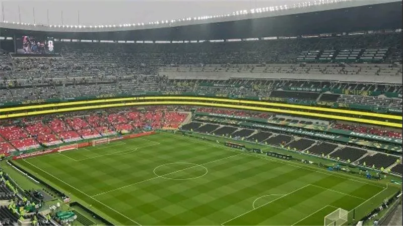 تأجيل مباراة المكسيك وإنجلترا في كأس العالم لسوء الأحوال الجوية